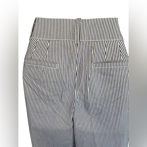 Ann Taylor LOFT Julie / Seersucker Stripe High Waist Crop Capri Pants / Size 2 - Picture 4 of 9